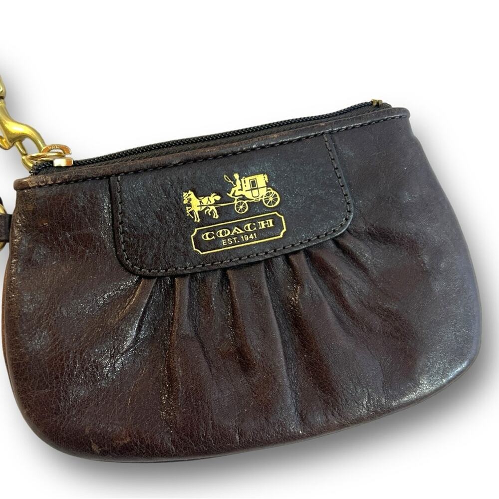 COACH WRISTLET in brown leather with Gold Tone hardware and COACH LOGO TAG - Picture 3 of 16